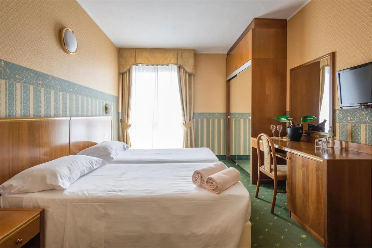 Hotel Splendid Palace Limone sul Garda 4*,
