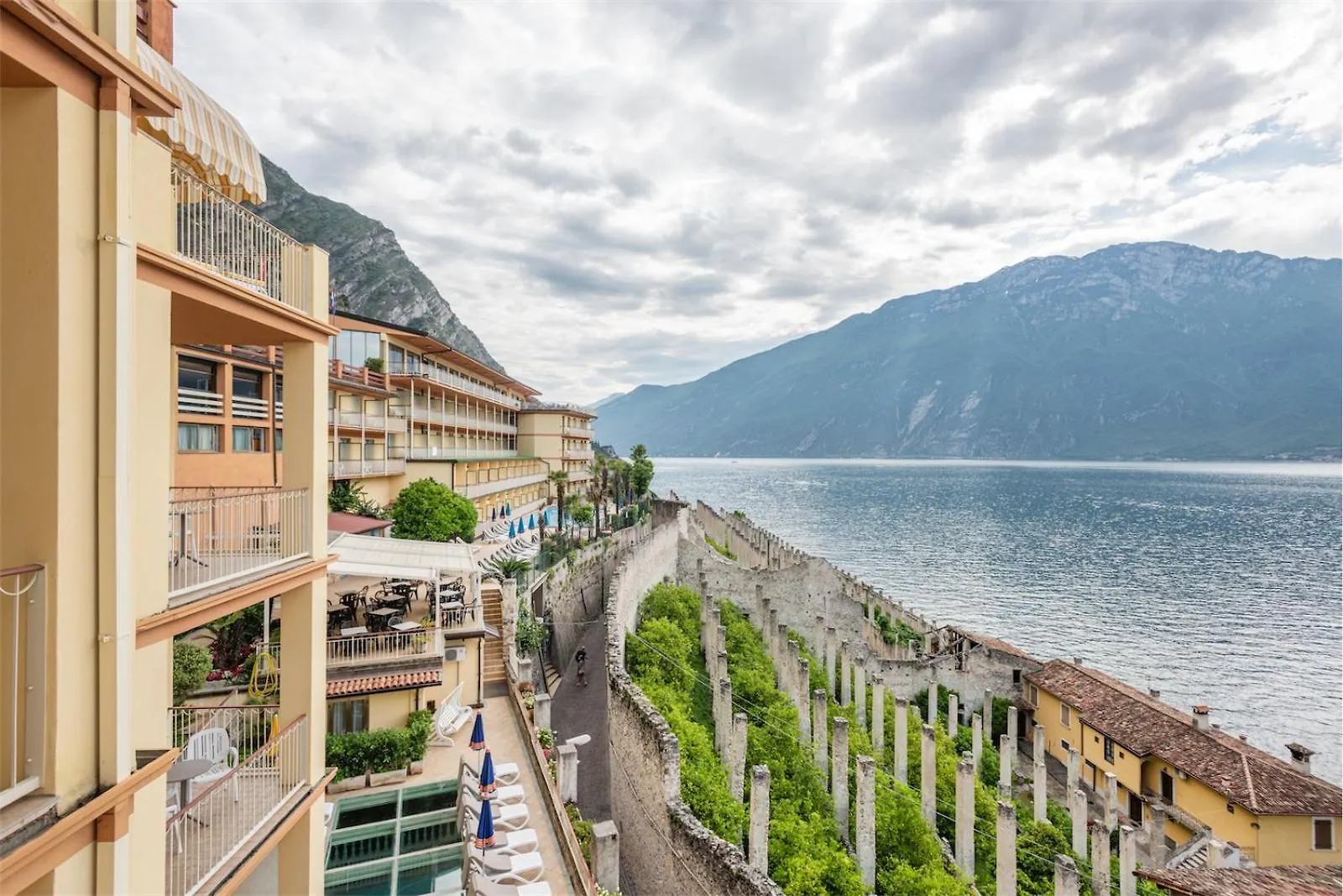 Hotel Splendid Palace Limone sul Garda 4*,  Italy